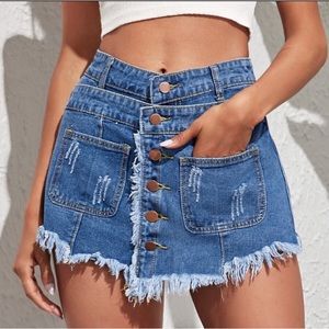DISTRESSED CUT OFF SKORT